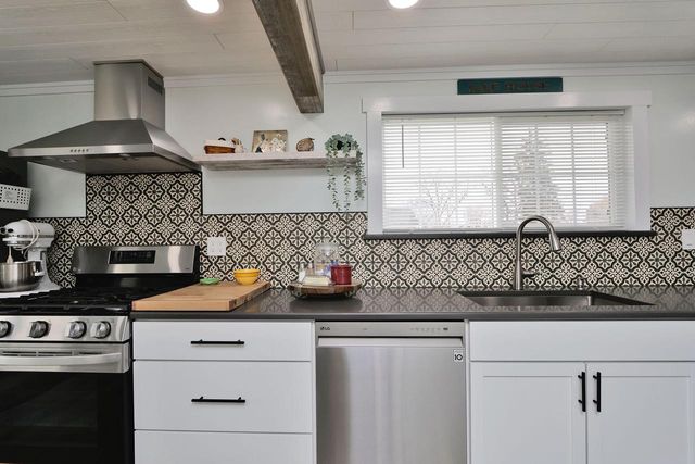 7573 335th AVENUE, Burlington, WI 53105