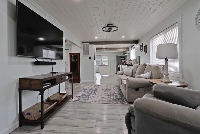 7573 335th AVENUE, Burlington, WI 53105