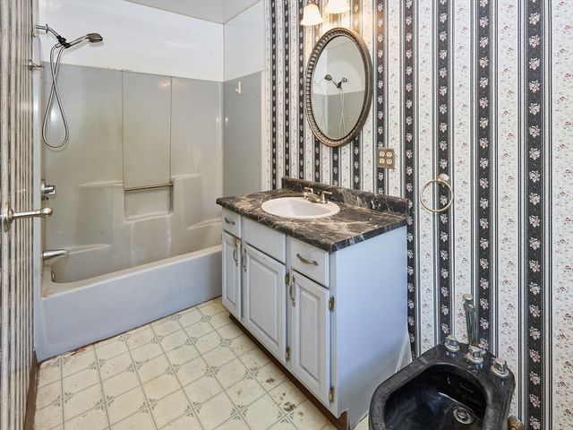 554 Sharps Lot Road, Swansea, MA 02777
