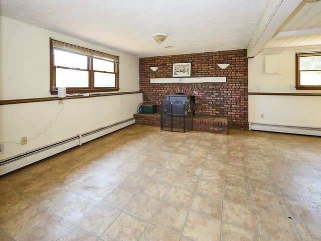 554 Sharps Lot Road, Swansea, MA 02777