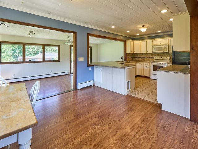 554 Sharps Lot Road, Swansea, MA 02777