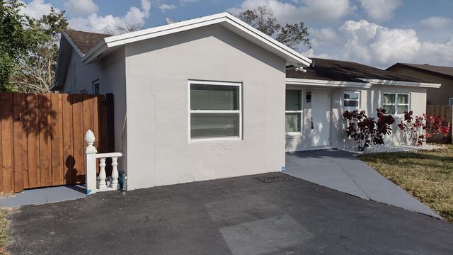 22682 SW 65th Circle, Boca Raton, FL 33428