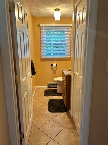 30 King Arthur Rd, Easton, MA 02356