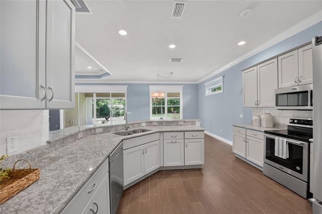 10216 JULIA ISLES AVENUE, Oxford, FL 34484