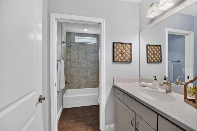 10216 JULIA ISLES AVENUE, Oxford, FL 34484