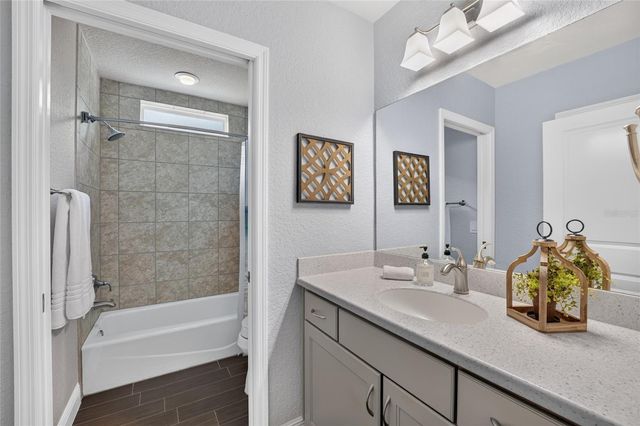 10216 JULIA ISLES AVENUE, Oxford, FL 34484