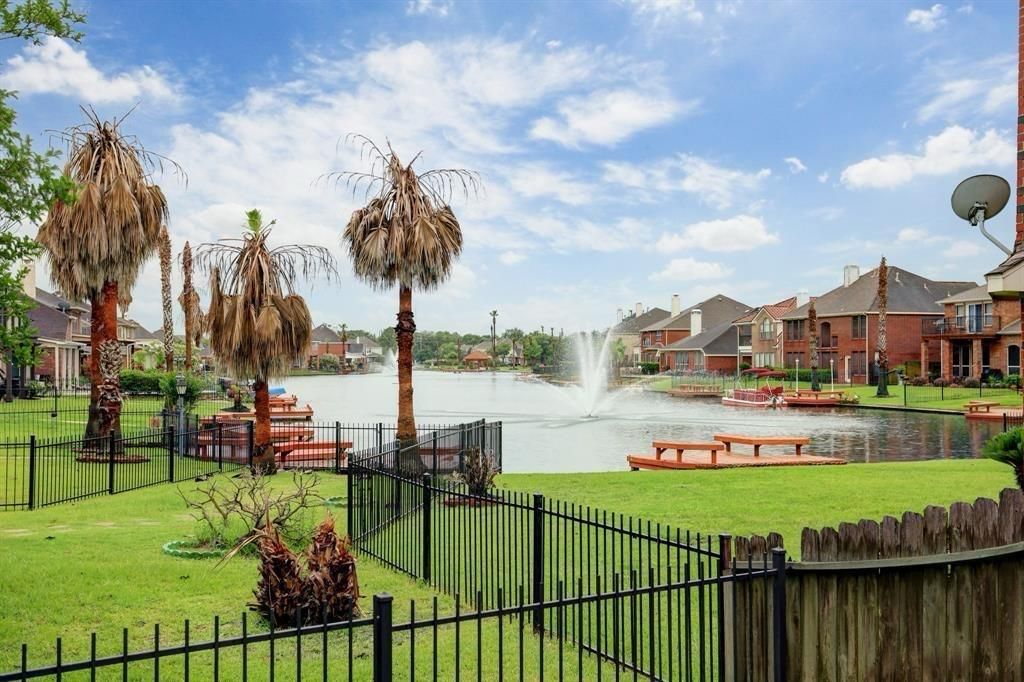 10147 Lazy Lagoon, Houston, TX 77065