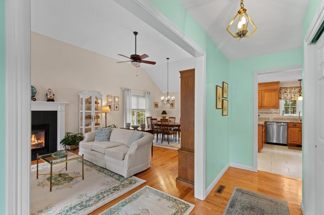 40 Mirasol Drive Drive, Buzzards Bay, MA 02532