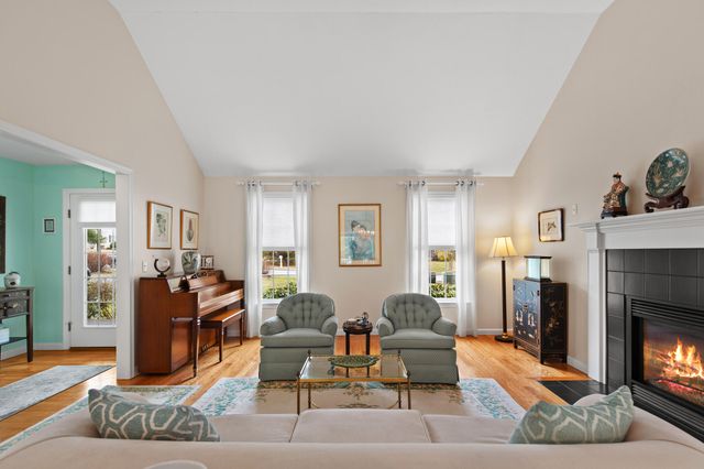 40 Mirasol Drive Drive, Buzzards Bay, MA 02532