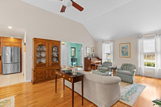 40 Mirasol Drive Drive, Buzzards Bay, MA 02532