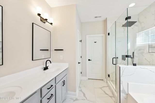 37 Twisted Oak Court, Hampstead, NC 28443