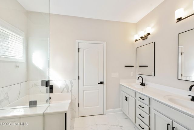 37 Twisted Oak Court, Hampstead, NC 28443