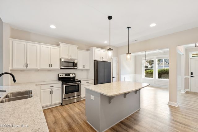 37 Twisted Oak Court, Hampstead, NC 28443