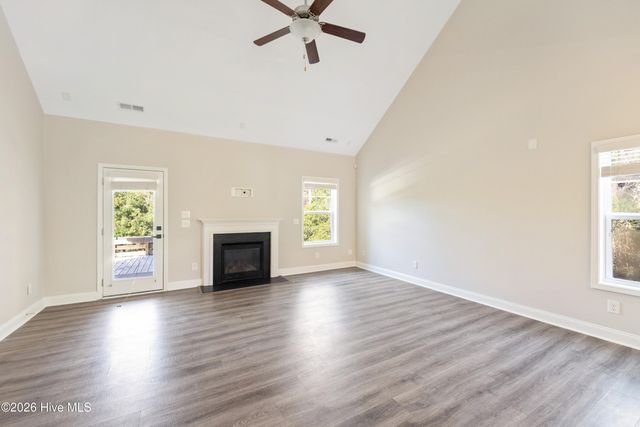 37 Twisted Oak Court, Hampstead, NC 28443