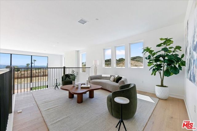 22810 Seaqua Circle, Chatsworth, CA 91311