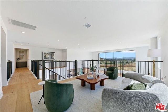 22810 Seaqua Circle, Chatsworth, CA 91311