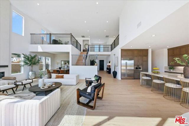 22810 Seaqua Circle, Chatsworth, CA 91311