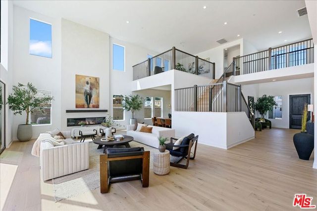 22810 Seaqua Circle, Chatsworth, CA 91311