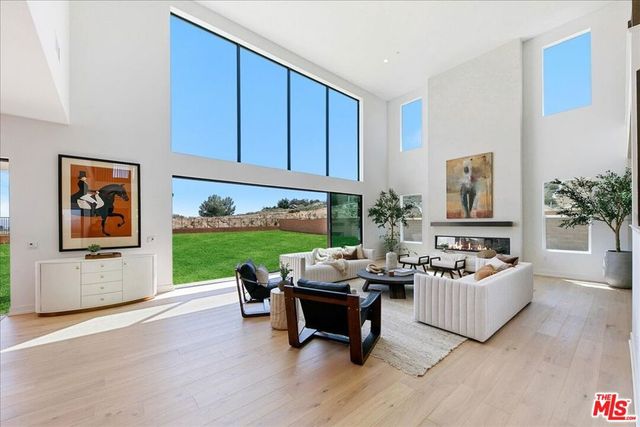 22810 Seaqua Circle, Chatsworth, CA 91311