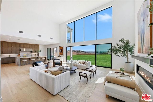 22810 Seaqua Circle, Chatsworth, CA 91311