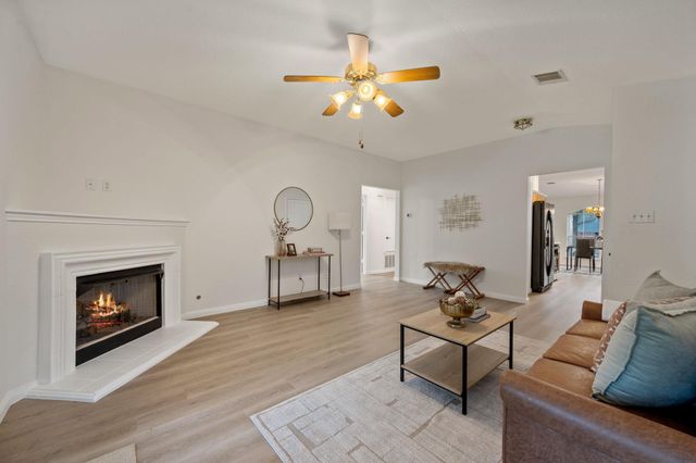 15119 Sarahs Creek DR, Pflugerville, TX 78660