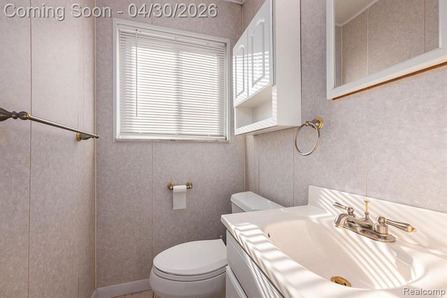 33807 Swan Drive, Sterling Heights, MI 48312