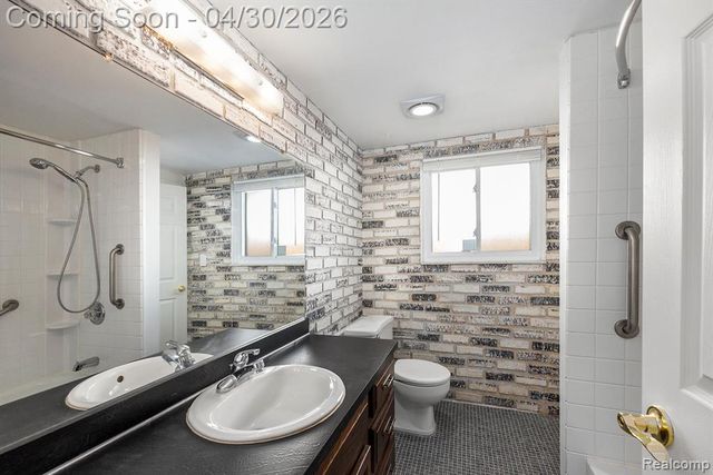 33807 Swan Drive, Sterling Heights, MI 48312