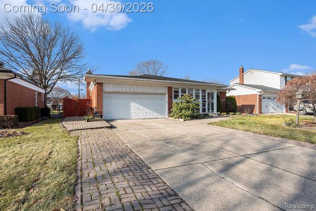 33807 Swan Drive, Sterling Heights, MI 48312