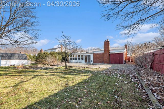 33807 Swan Drive, Sterling Heights, MI 48312