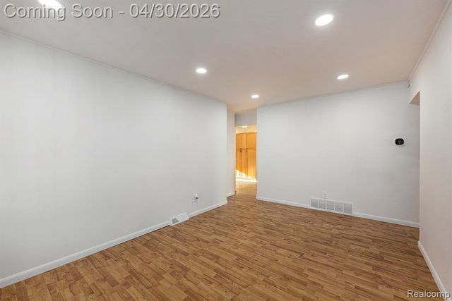 33807 Swan Drive, Sterling Heights, MI 48312