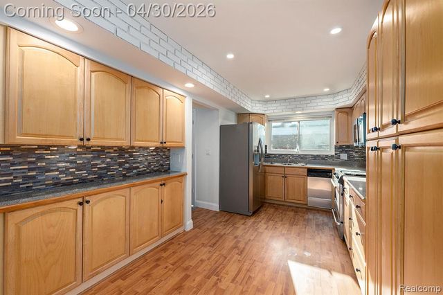 33807 Swan Drive, Sterling Heights, MI 48312