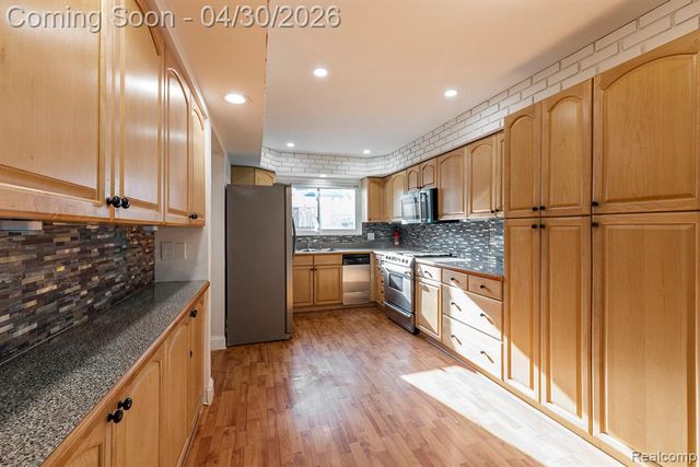 33807 Swan Drive, Sterling Heights, MI 48312