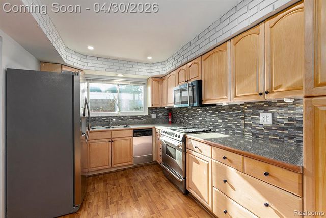 33807 Swan Drive, Sterling Heights, MI 48312