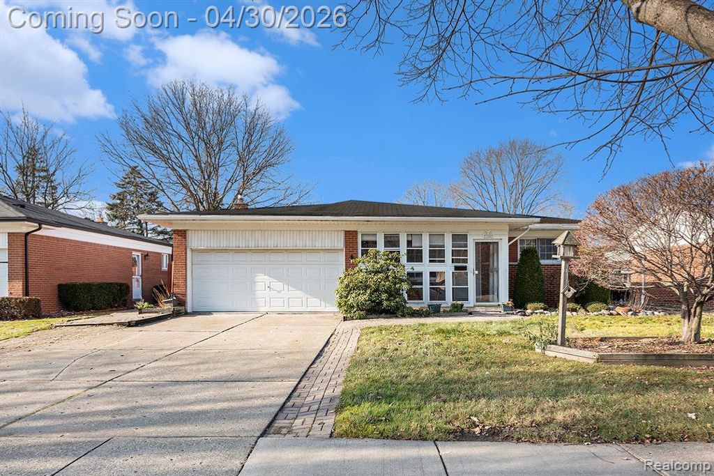 33807 Swan Drive, Sterling Heights, MI 48312