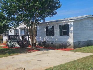 302 Waverly Lane, Byron, GA 31008