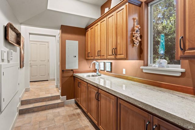 800-850 Boonville Rd, Ukiah, CA 95482