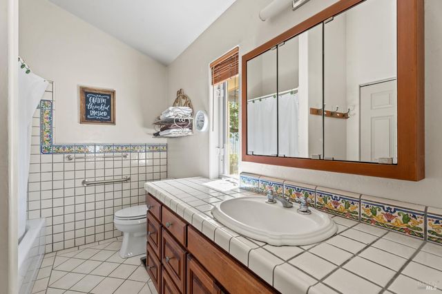 800-850 Boonville Rd, Ukiah, CA 95482