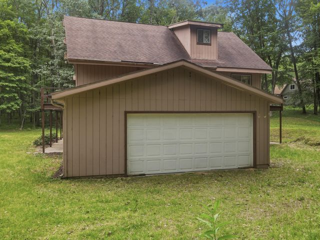 9352 W Circle Drive, Morton Twp, MI 49346