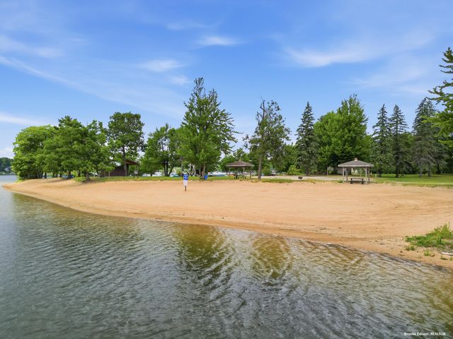 9352 W Circle Drive, Morton Twp, MI 49346
