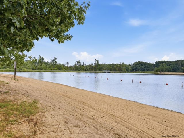 9352 W Circle Drive, Morton Twp, MI 49346