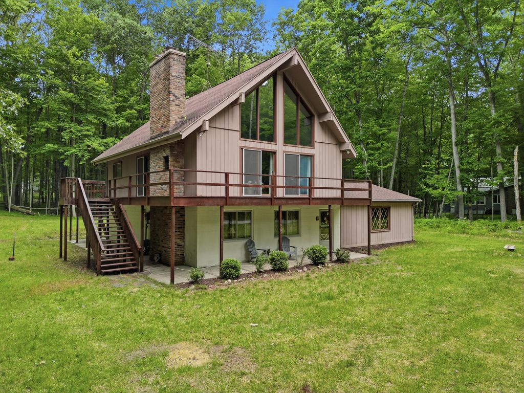 9352 W Circle Drive, Morton Twp, MI 49346
