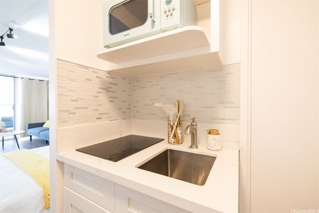 445 Seaside Avenue 1109, Honolulu, HI 96815