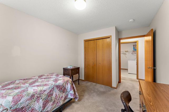 696 Monn Avenue, Vadnais Heights, MN 55127