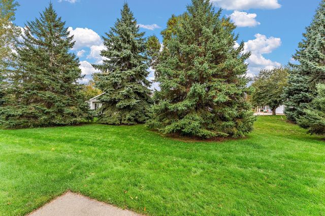 696 Monn Avenue, Vadnais Heights, MN 55127