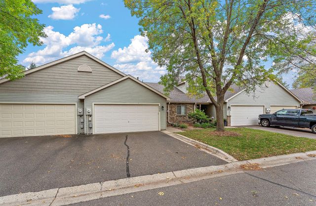 696 Monn Avenue, Vadnais Heights, MN 55127