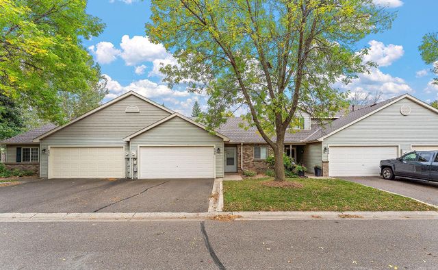 696 Monn Avenue, Vadnais Heights, MN 55127