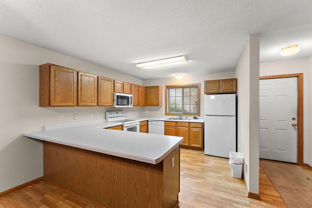 696 Monn Avenue, Vadnais Heights, MN 55127