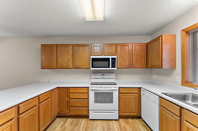 696 Monn Avenue, Vadnais Heights, MN 55127