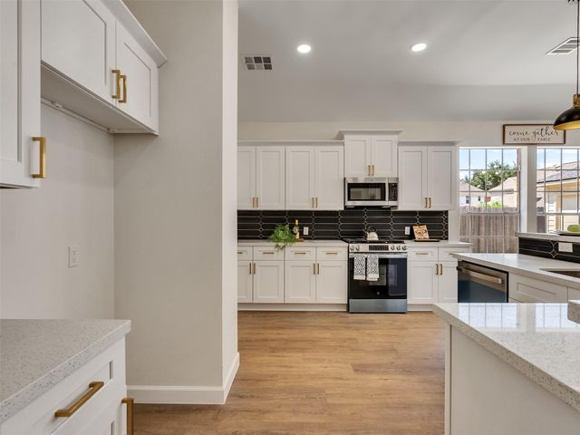 3319 Almond Creek Drive, Houston, TX 77059