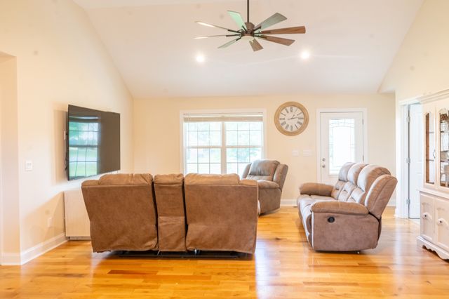 3 Browning Dr, Fayetteville, TN 37334